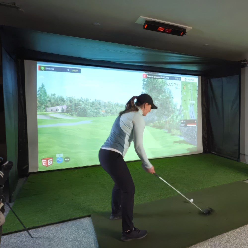 Vanish 16 einfahrbares Golfsimulator-Studio 4,7 x 3 x 1,5 m Handkurbel