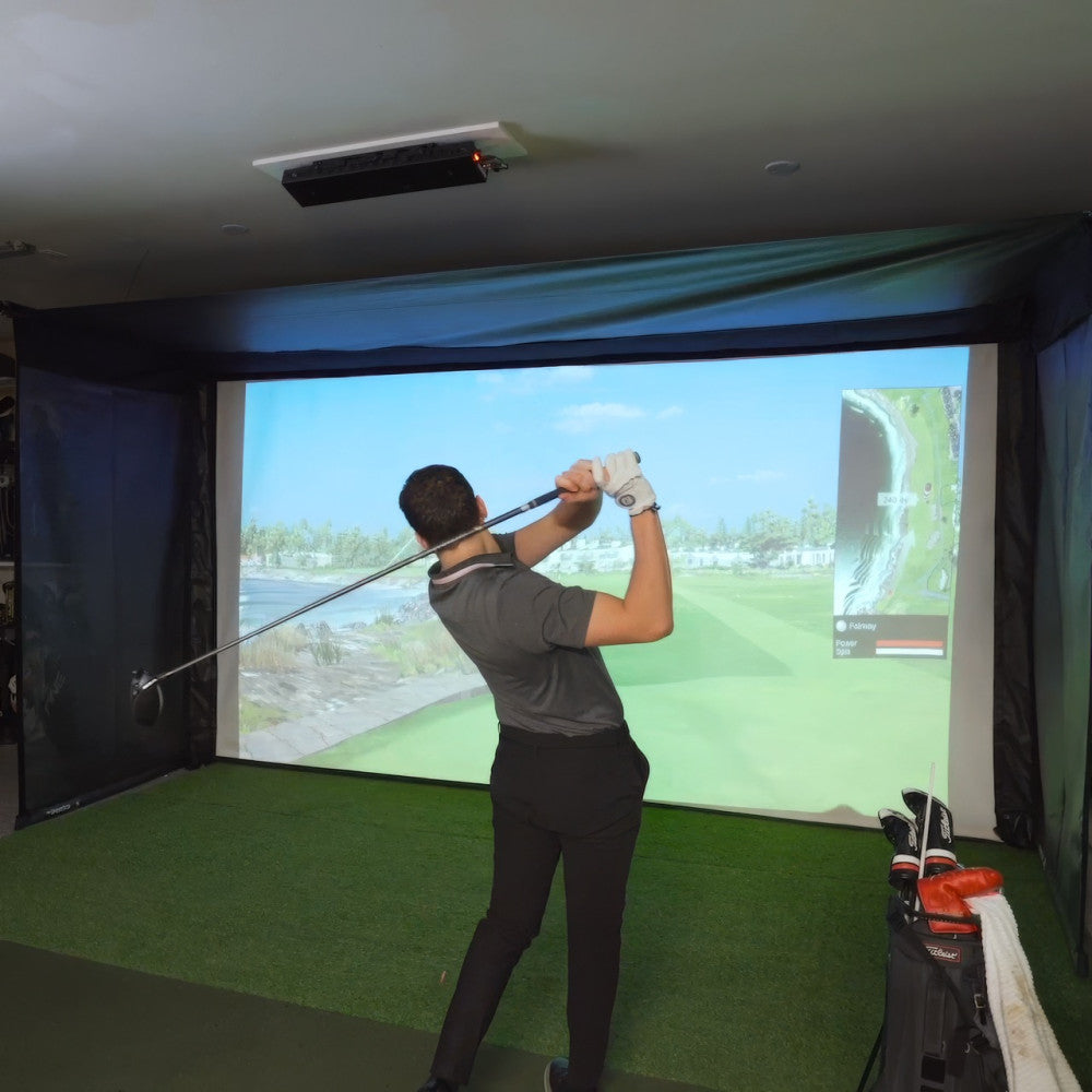 Vanish 16 einfahrbares Golfsimulator-Studio 4,7 x 3 x 1,5 m Handkurbel